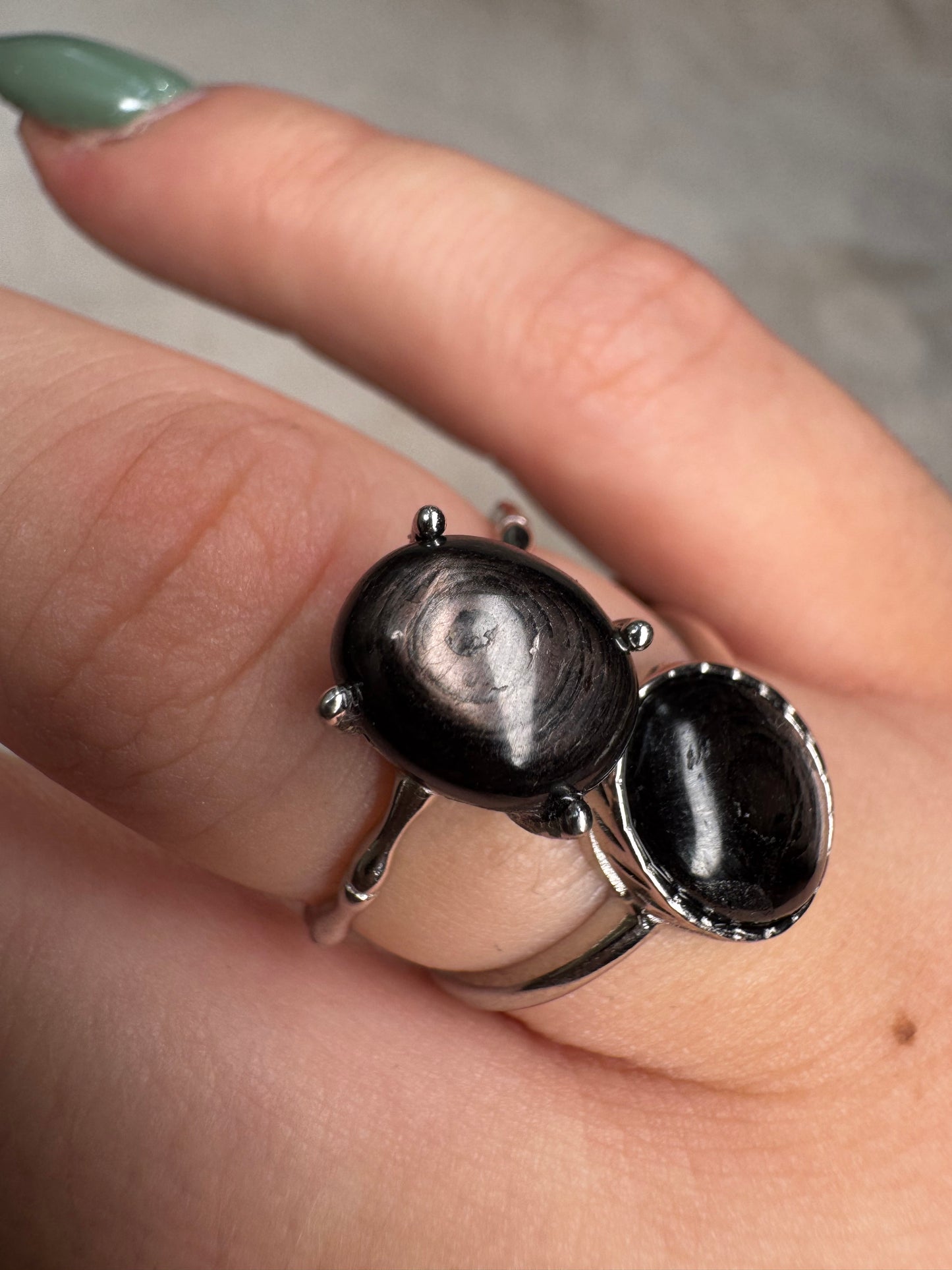 Hypersthene adjustable rings in Silver 925