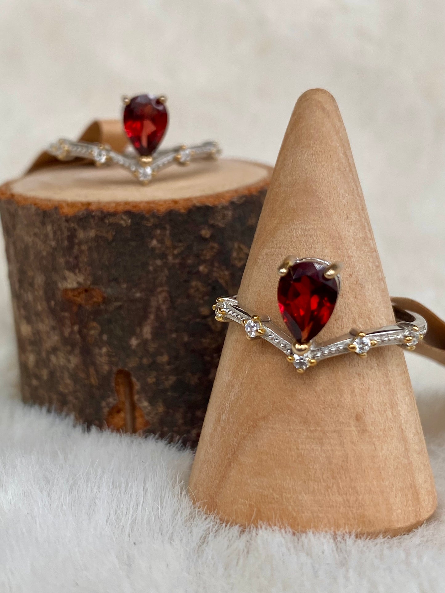 Enchanting Garnet adjustable rings in Silver 925 tiara setting