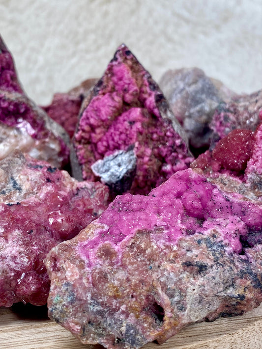 Cobaltoan Calcite with Mica and Malachite inclusions from DRC