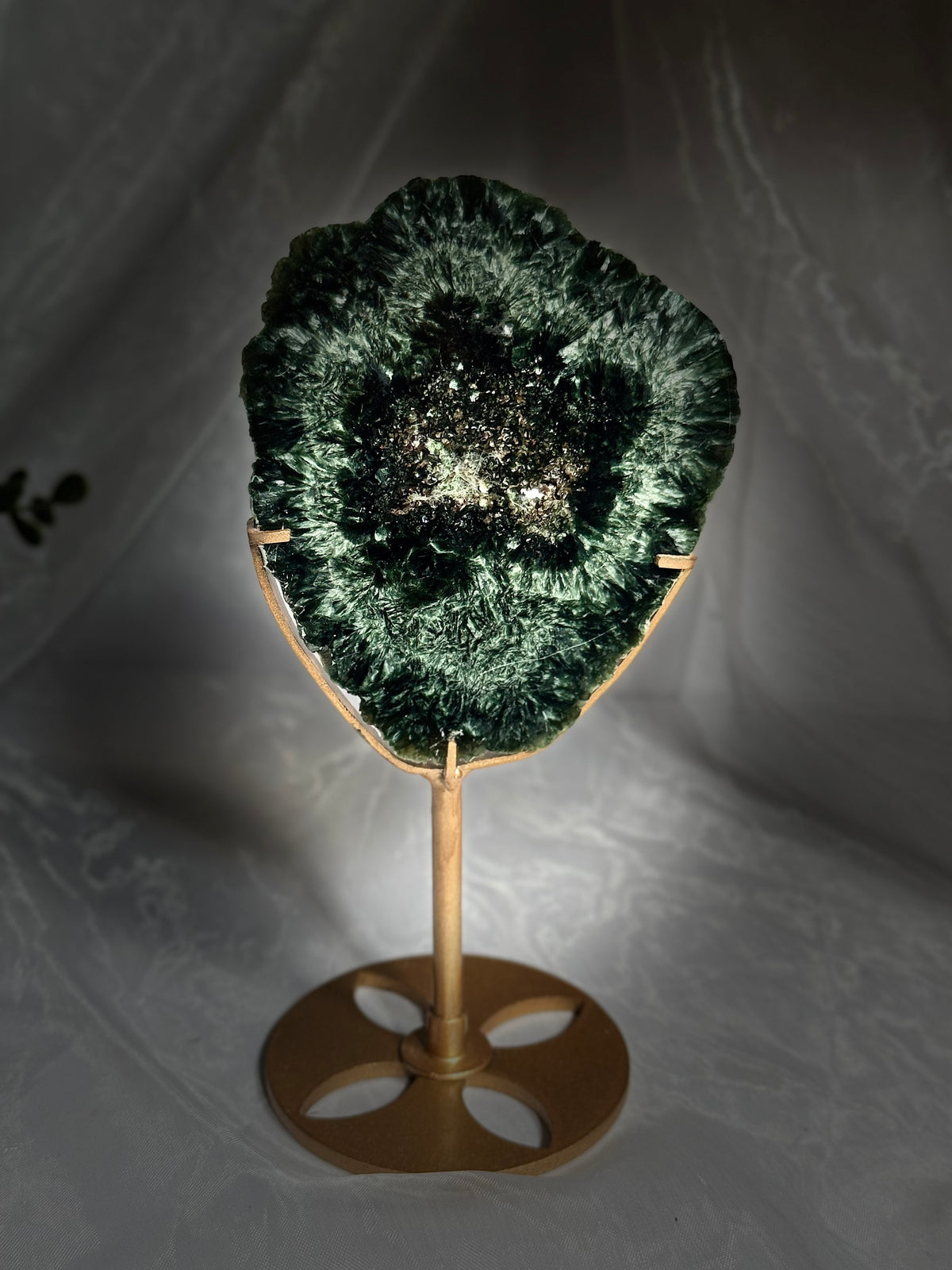 Seraphinite slab on stand