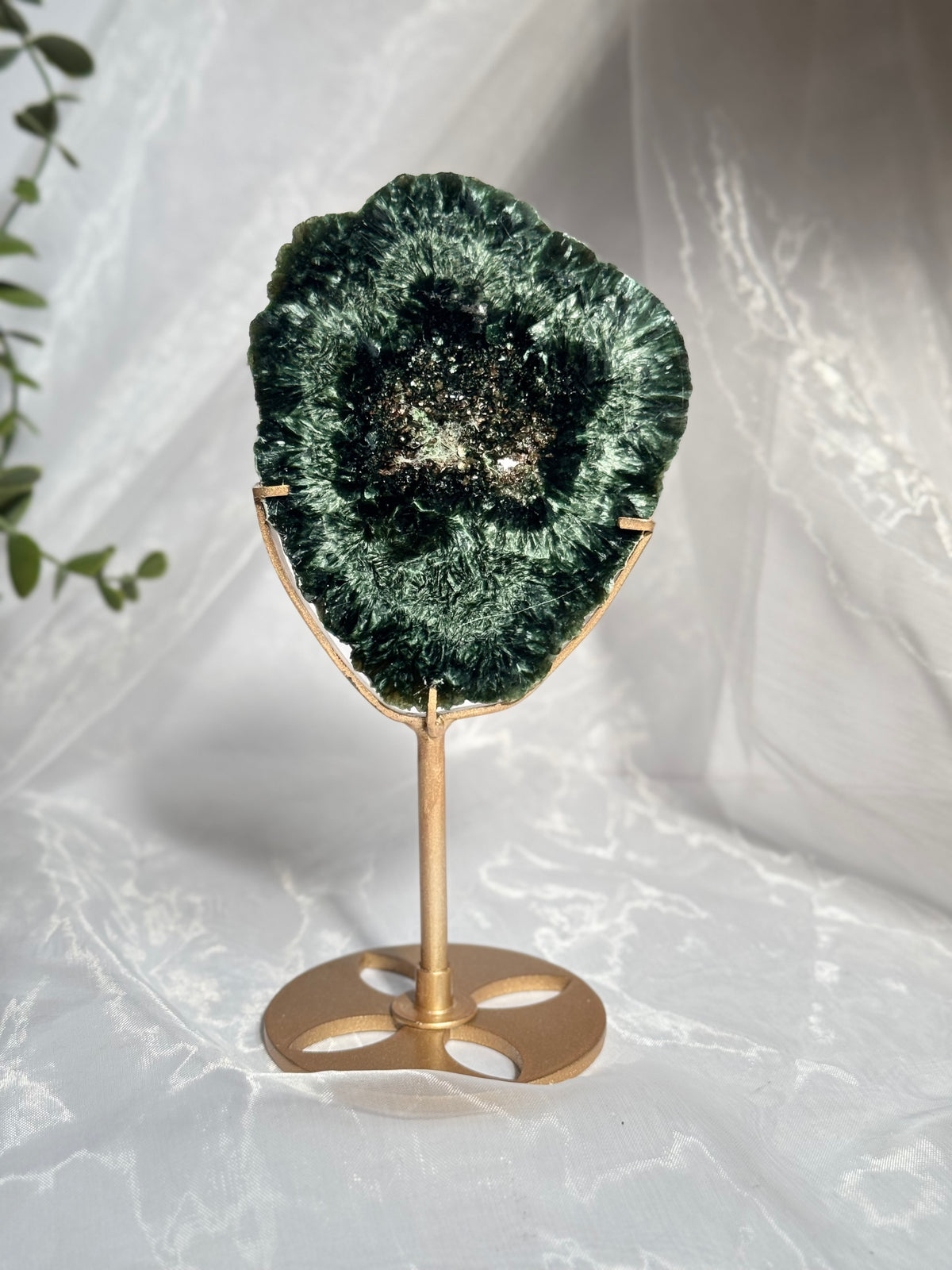 Seraphinite slab on stand