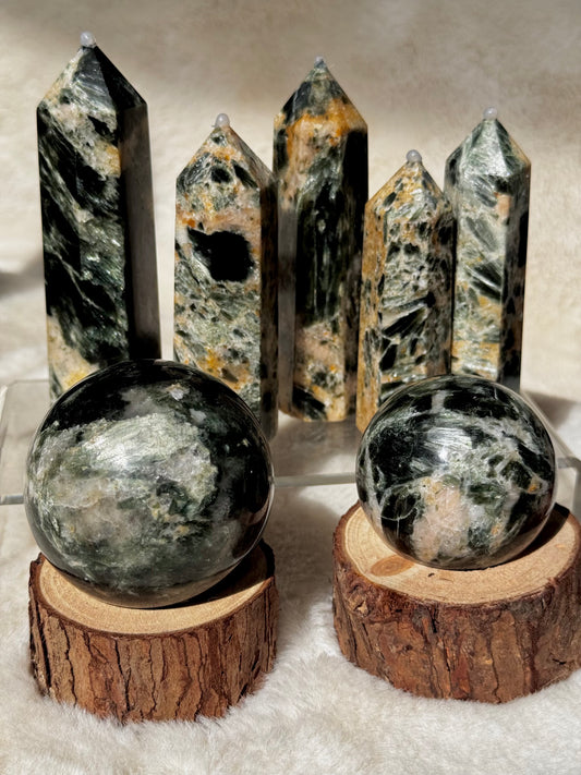 Rare Seraphinite on Matrix| Towers and Spheres